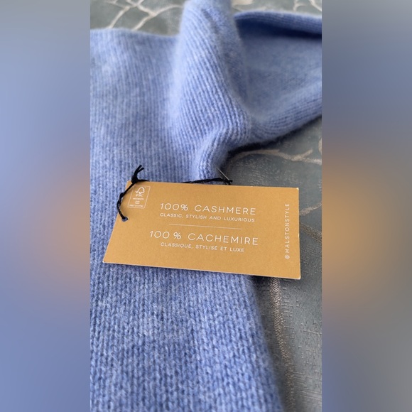 100% Cashmere Sweaters
Woman Cozy - Picture 9 of 10